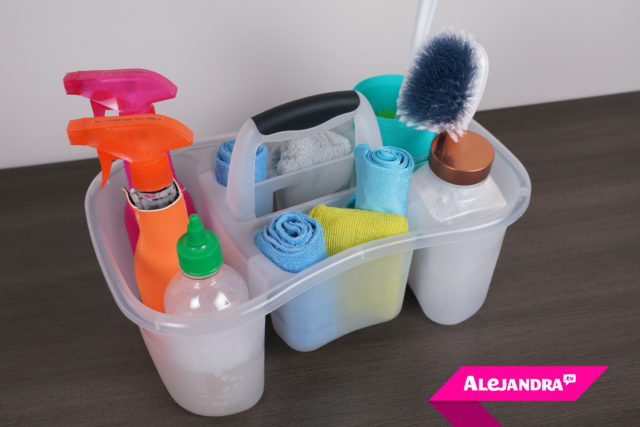 WHAT TO PUT INSIDE A CLEANING CADDY // How to Organize Cleaning Supplies +  Cleaning Kit Essentials 